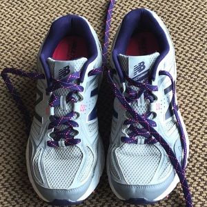 New Balance tennis shoes